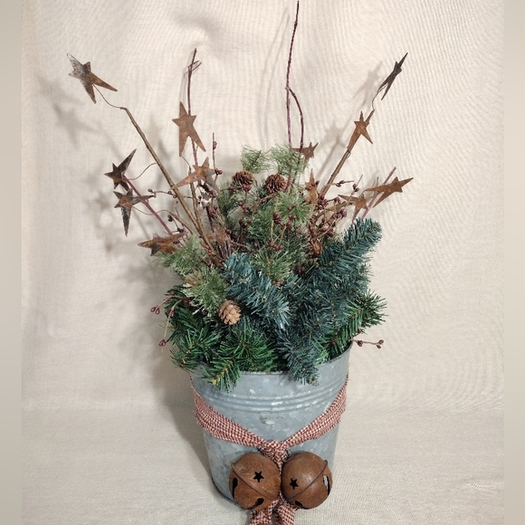 Primitive Faux Winter Arrangement - Picture 4 of 9